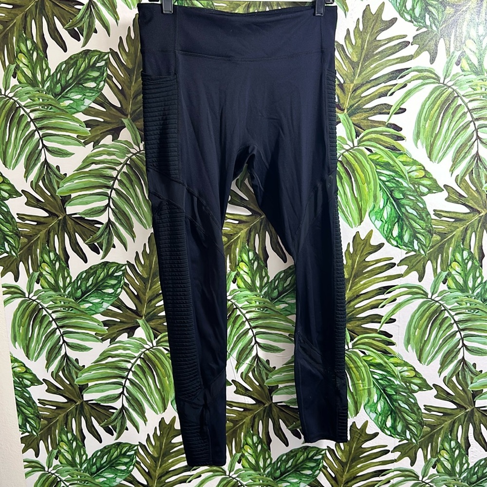 Fabletics black leggings with 3 pockets